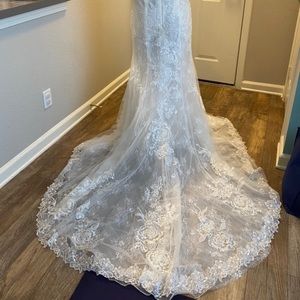 Ven size 8 Ivory lace train